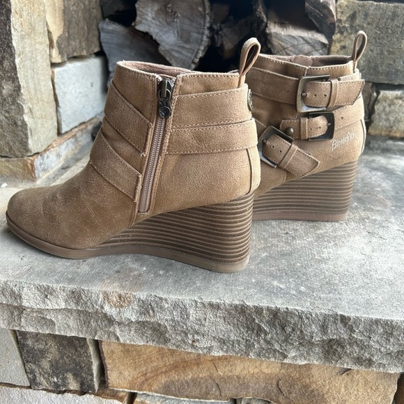 Blowfish Malibu Pomela booties in almond oil vegan light tan suede Sz-9.5. H - Picture 3 of 10